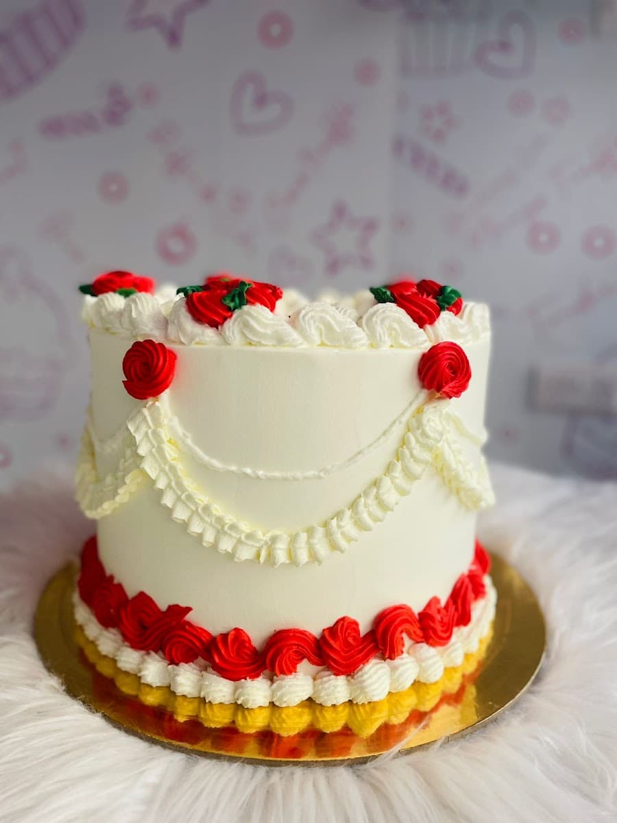 Wedding cake by Le Cake Studio Sweets Abu Dhabi