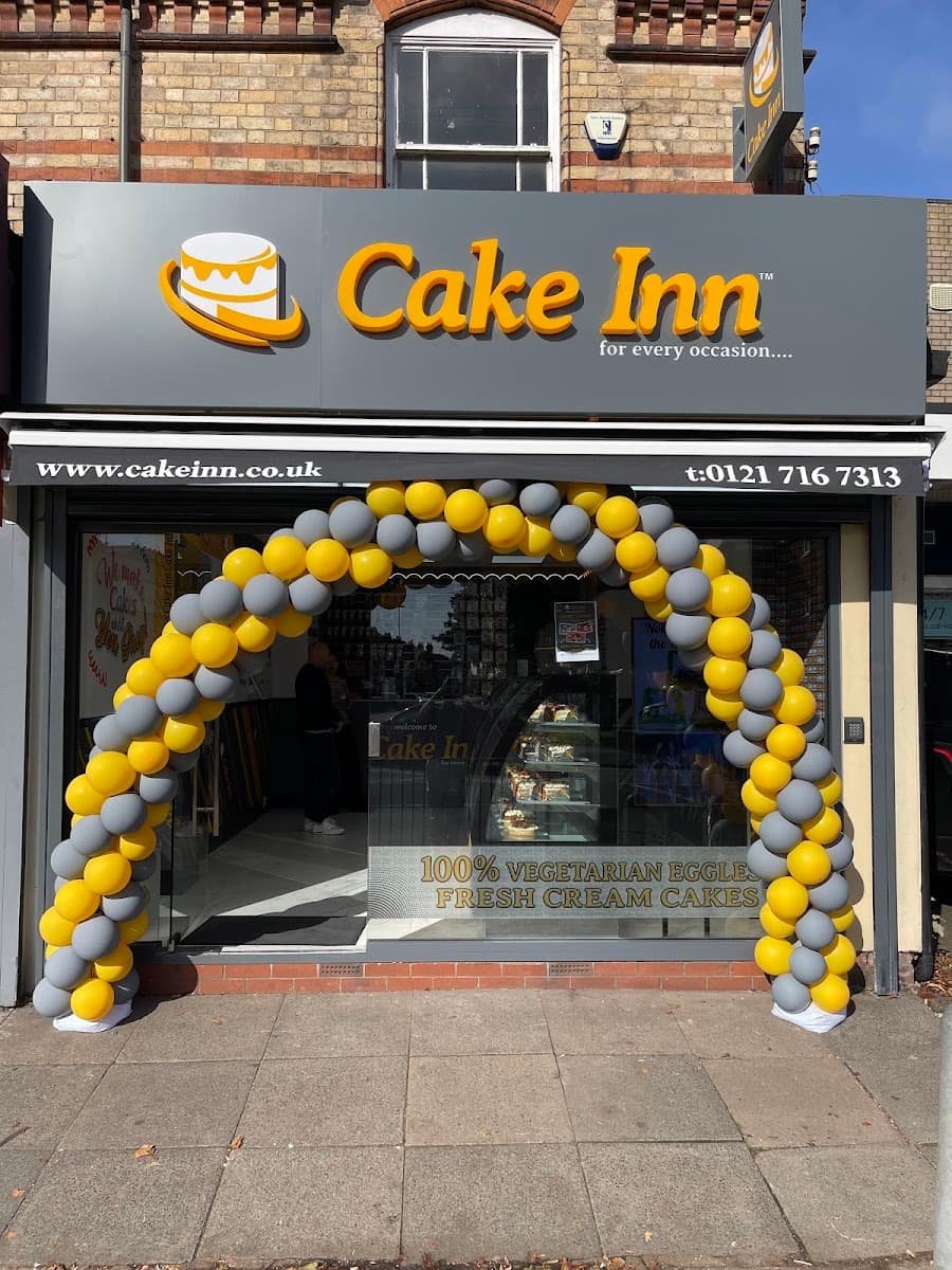 Wedding cake by Cake Inn Sutton Coldfield