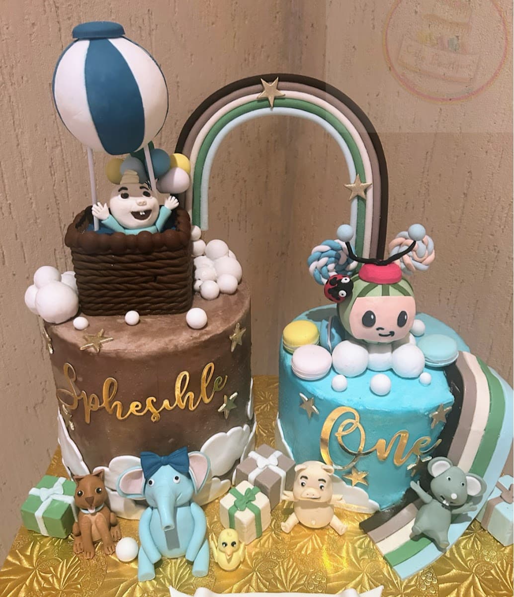 Wedding cake by deescakeboutique