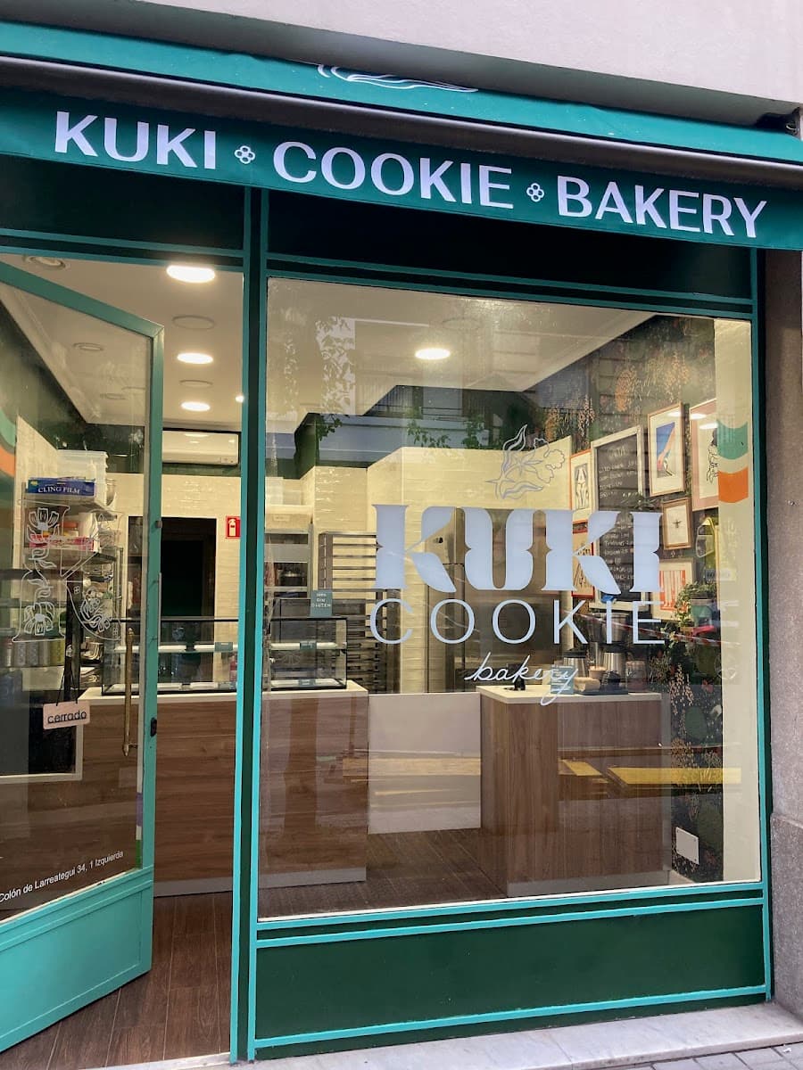 Wedding cake by Kuki Cookie Bakery (100% GLUTEN FREE)