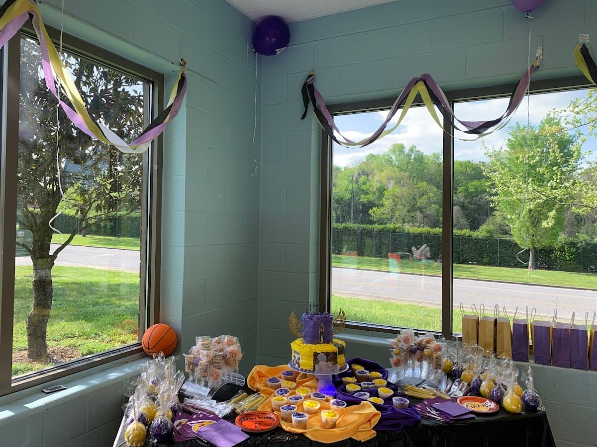 Wedding cake by LCsCakeByThePound