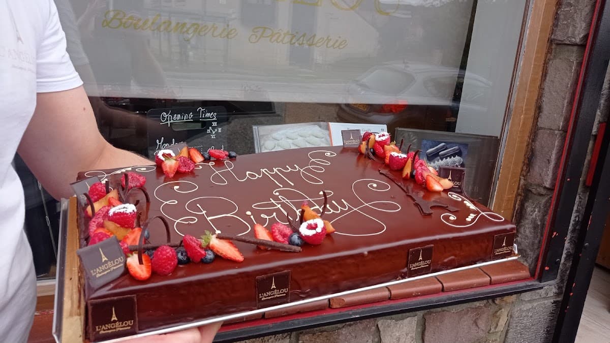 Wedding cake by L'Angelou