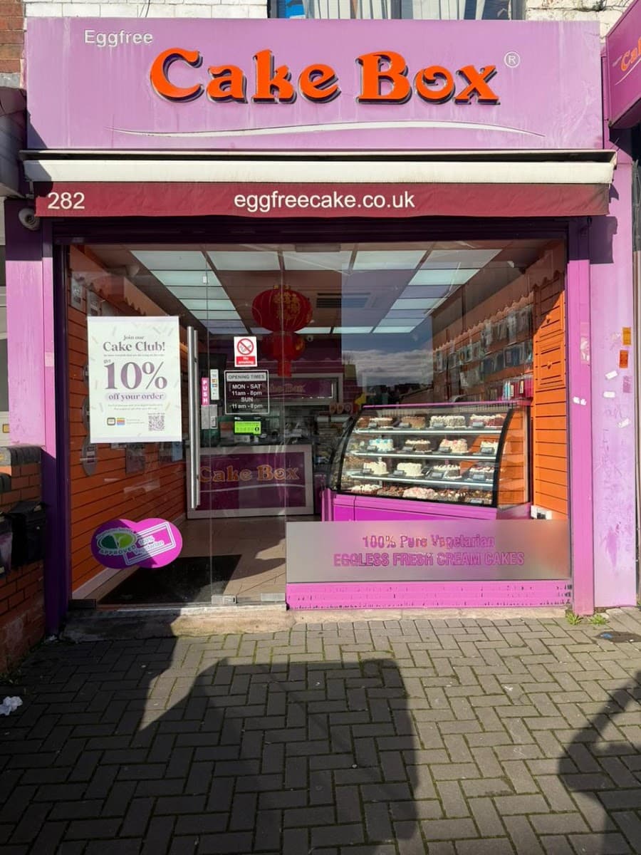 Wedding cake by Cake Box Birmingham (Alum Rock)