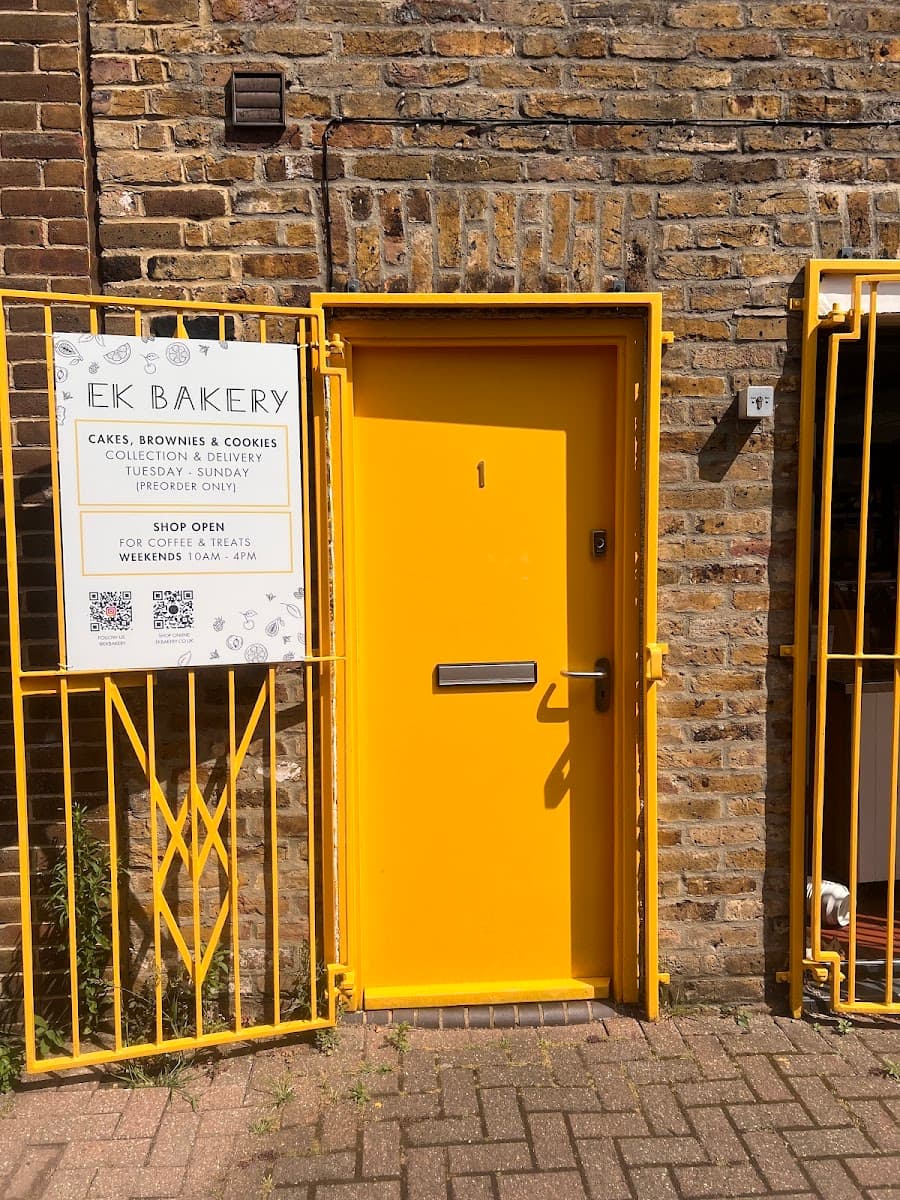 Wedding cake by EK BAKERY