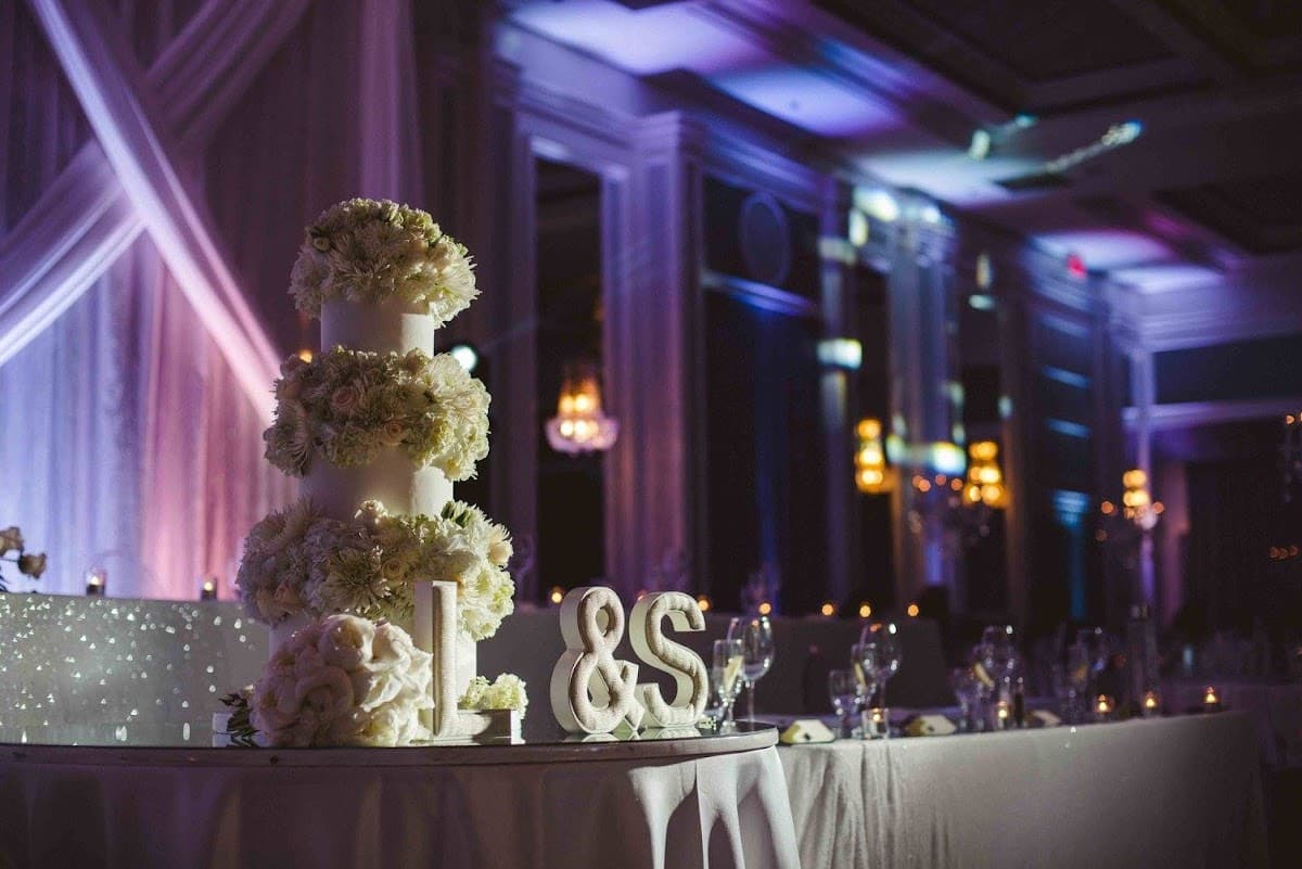 Wedding cake by Les Délices Lafrenaie