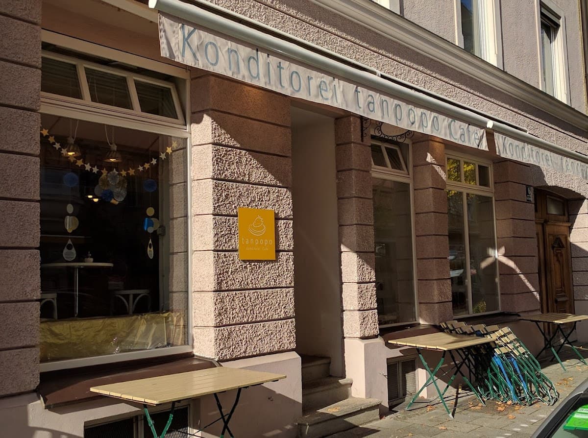 Wedding cake by Tanpopo Konditorei Café