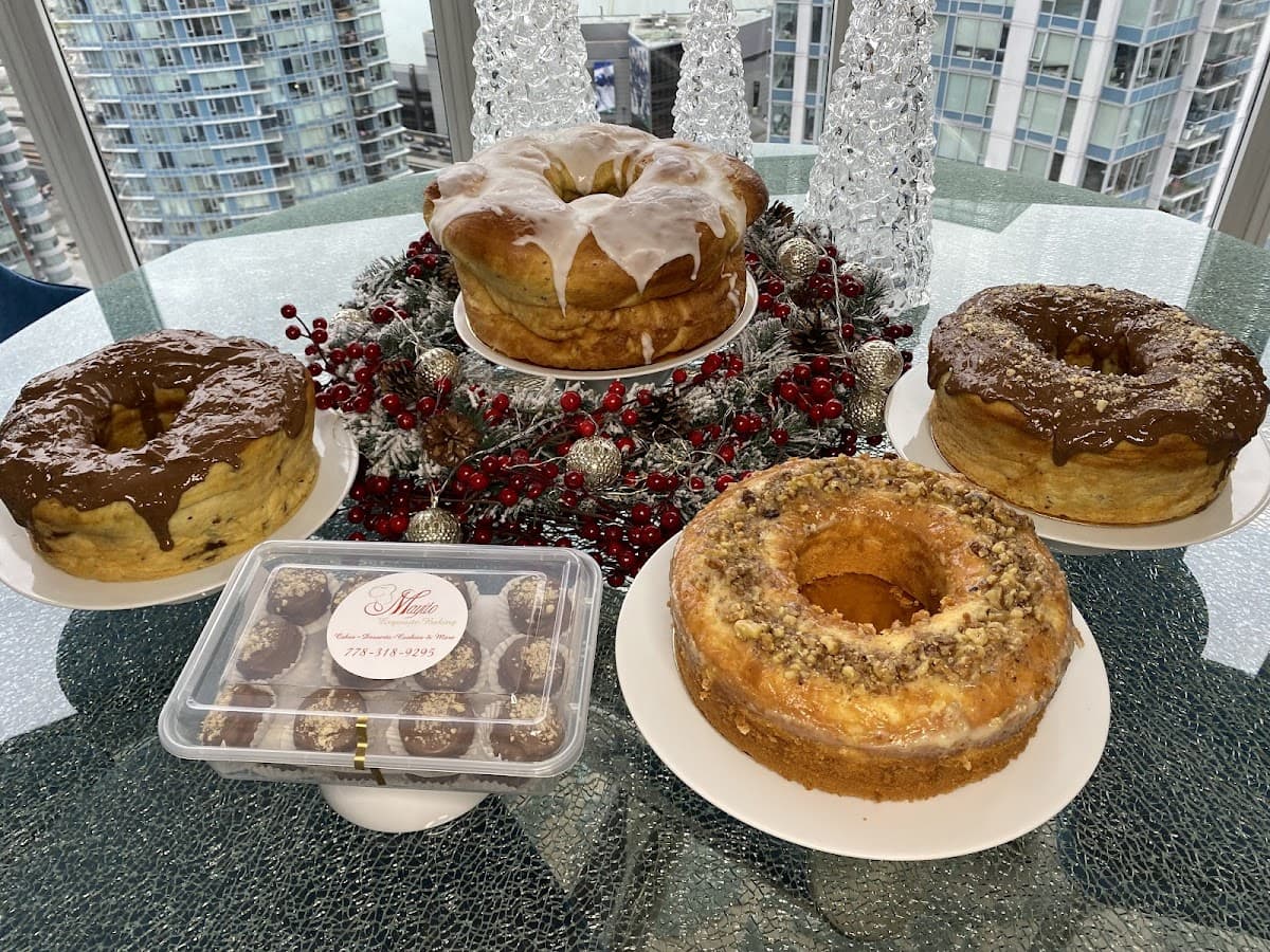 Wedding cake by Mayito Exquisite Baking