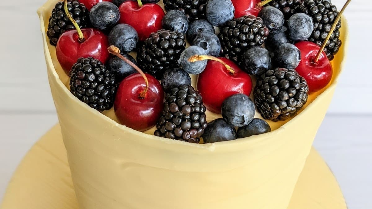 Wedding cake by Bristol Bespoke Cakes