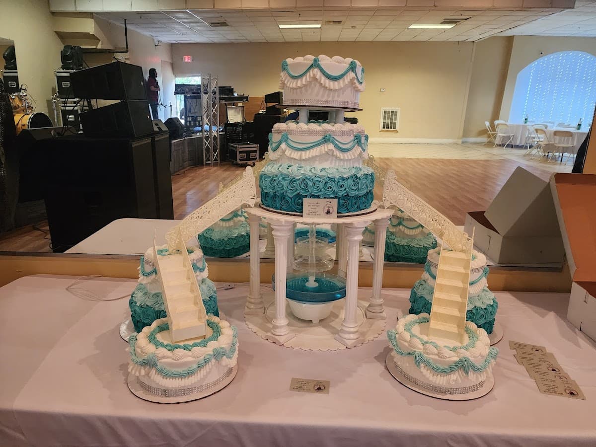 Wedding cake by La Roca Bakery /panaderia y pasteleria.