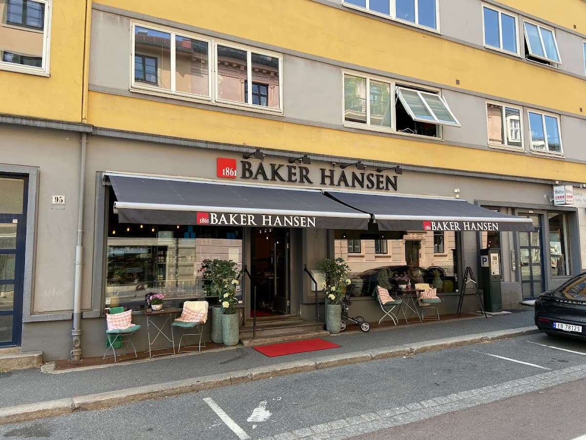 Wedding cake by Baker Hansen