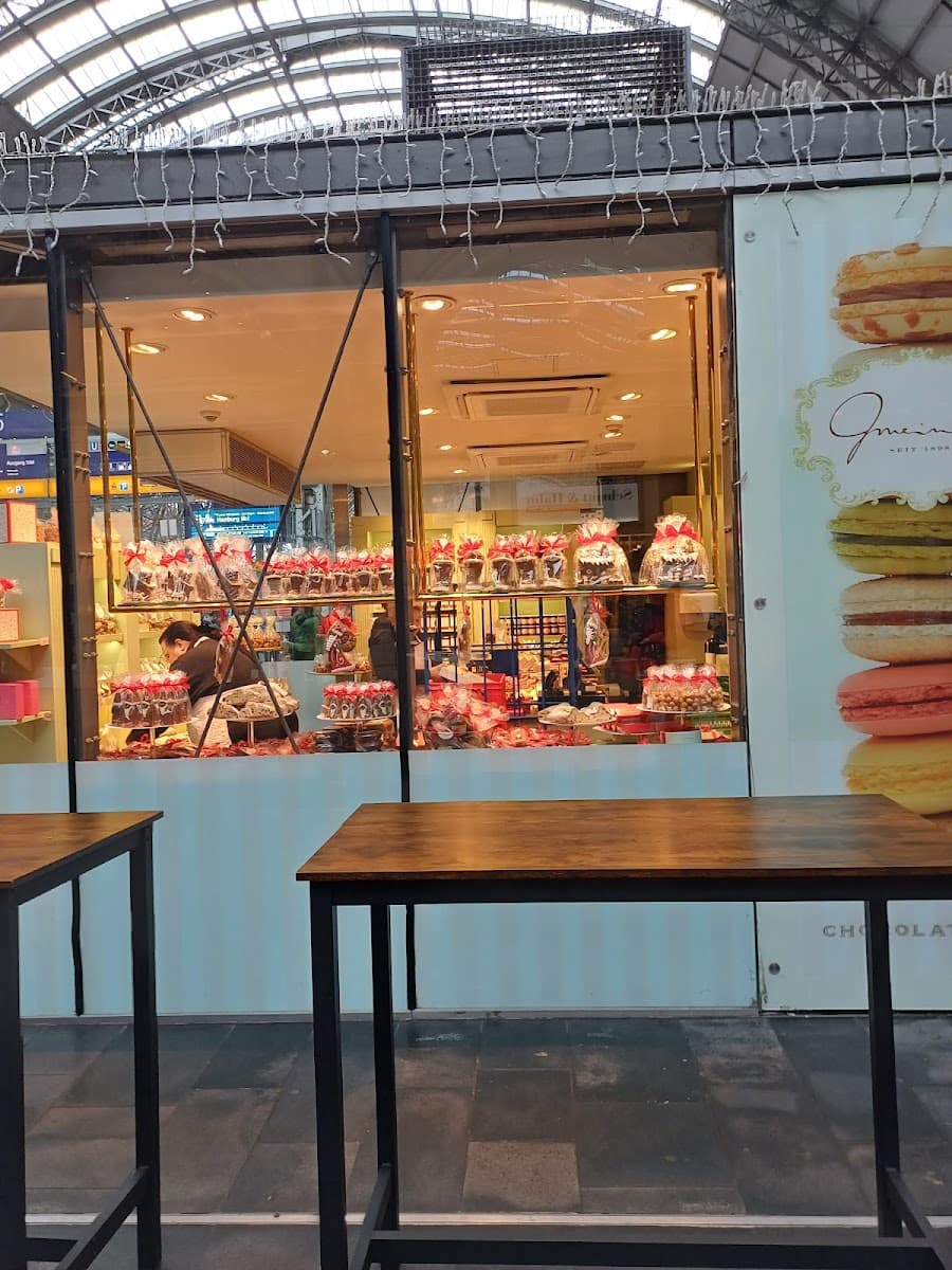 Wedding cake by GMEINER Die Confiserie im Hauptbahnhof