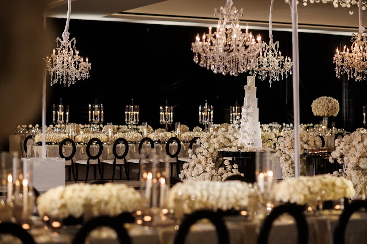 Wedding cake by Gown and Glaze - Wedding Cakes