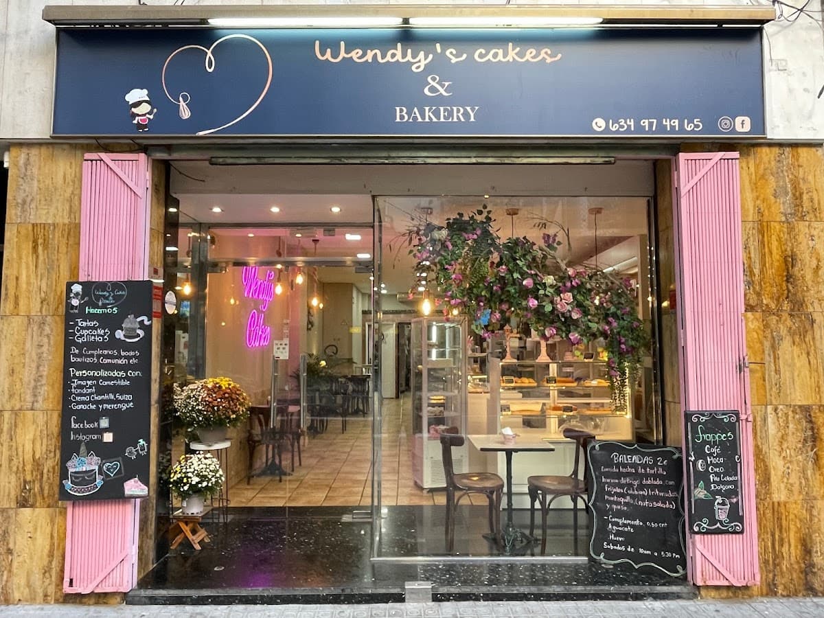 Wedding cake by Wendy's Cakes & Bakery