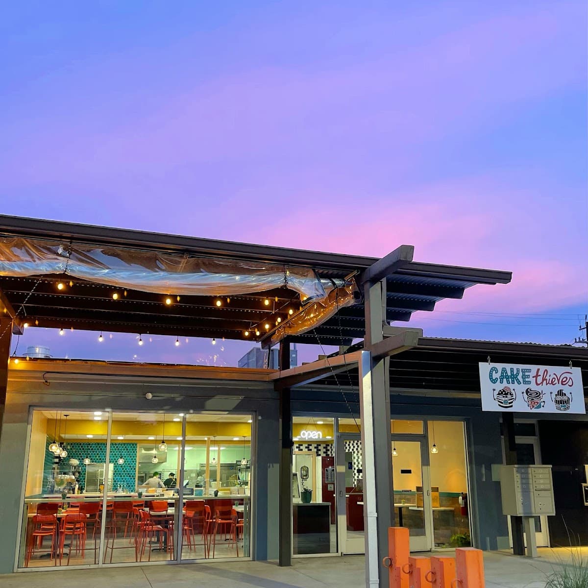 Wedding cake by Cake Thieves Bakery