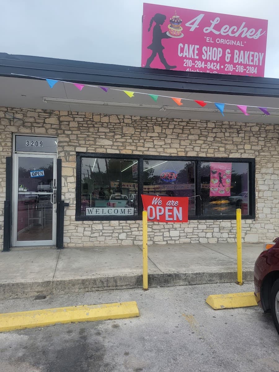 Wedding cake by 4 Leches Cake Shop and Bakery