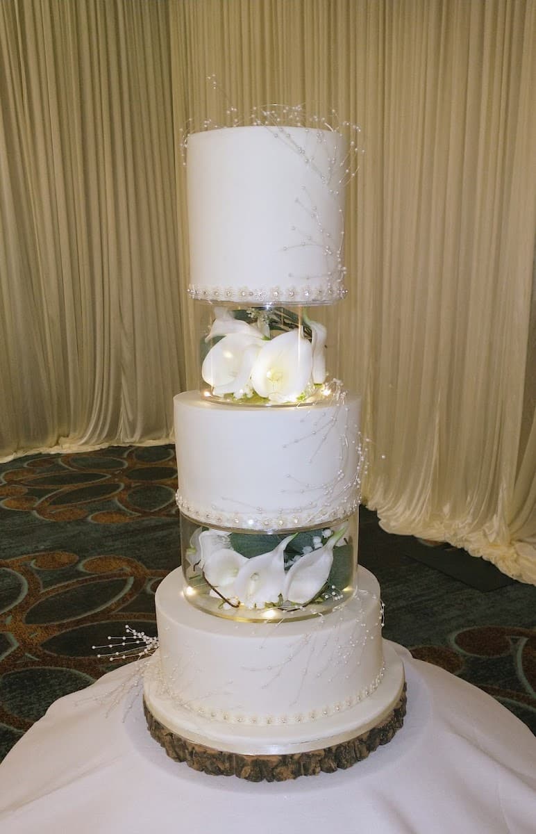 Wedding cake by Midnight Cakes
