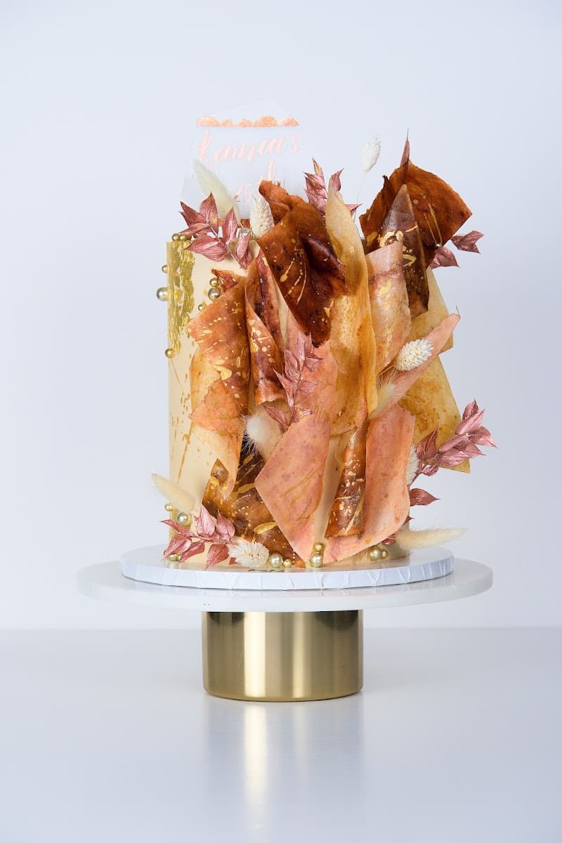Wedding cake by Kake Bar • Oslo Cake Studio