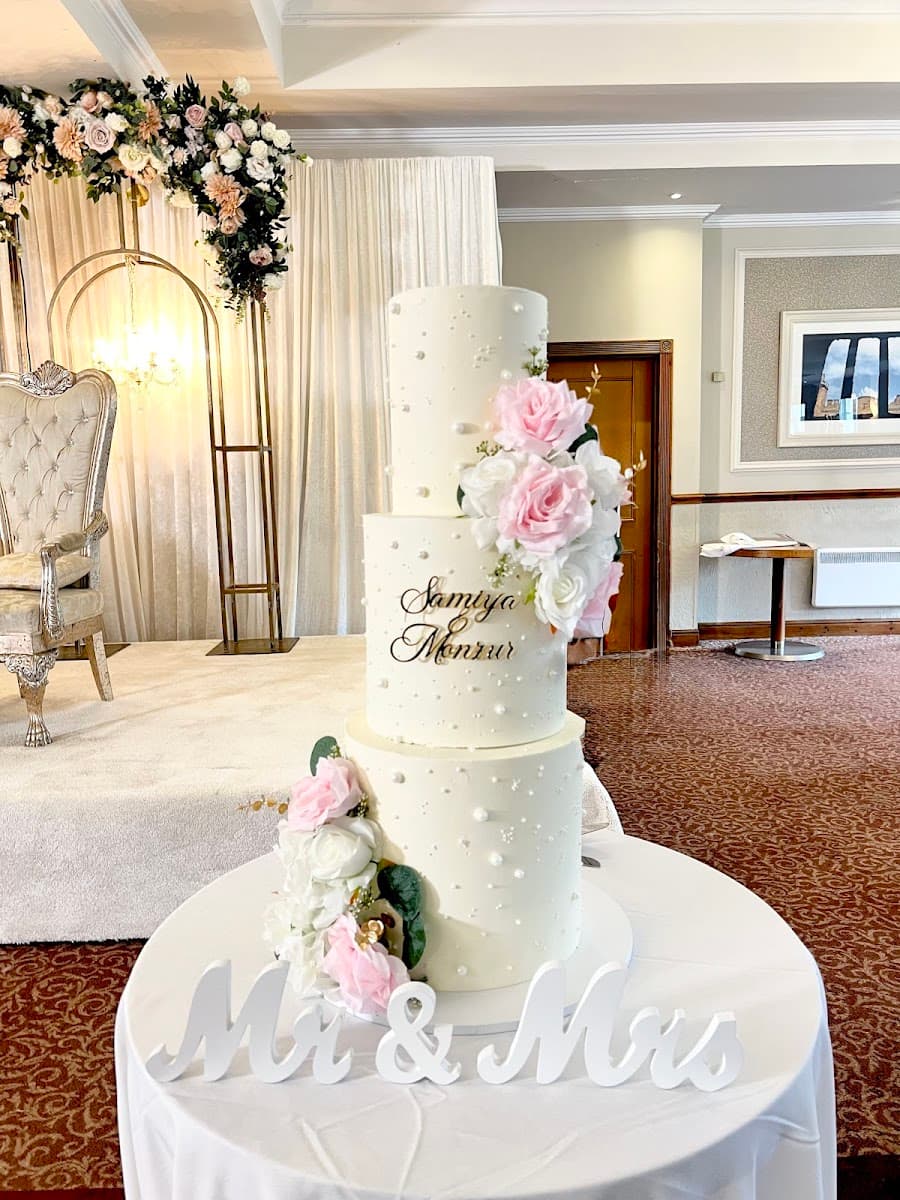 Wedding cake by Cakes with Elegance