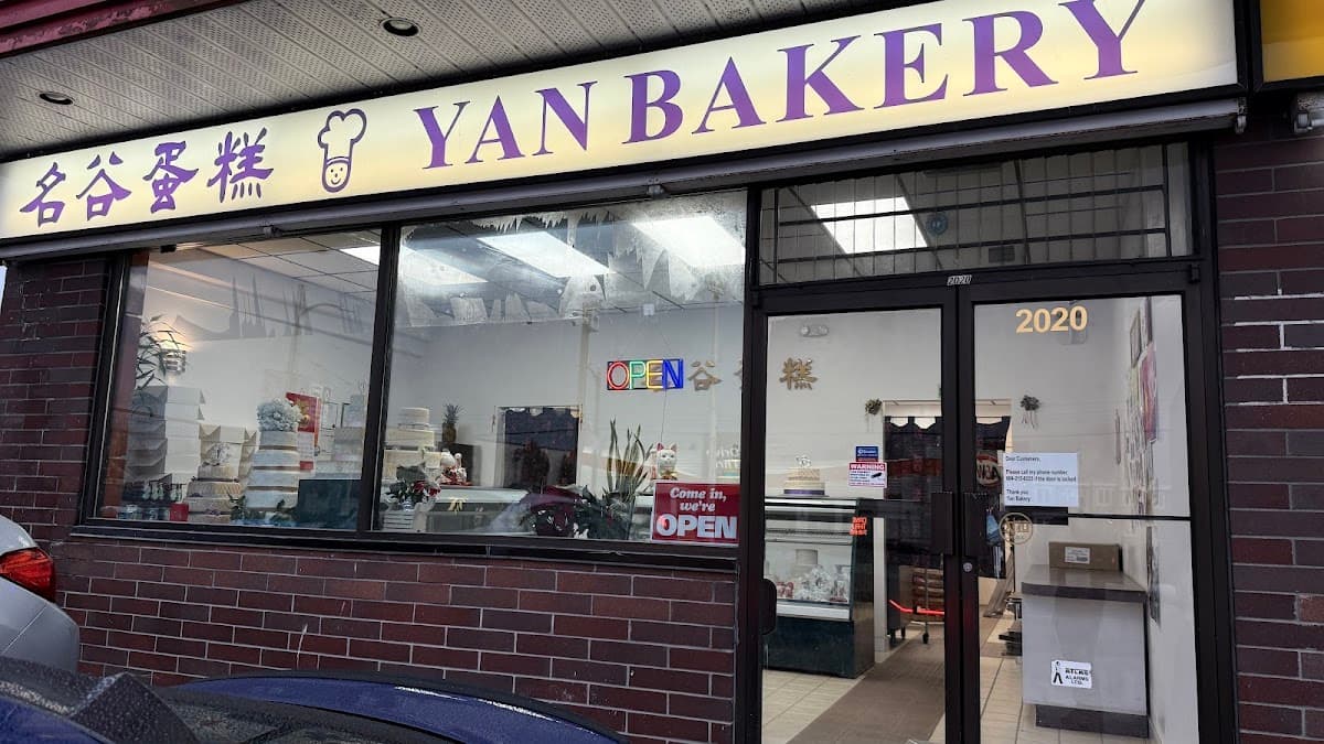 Wedding cake by Yan Bakery