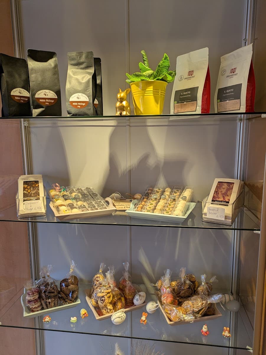 Wedding cake by Luni's Konditorei