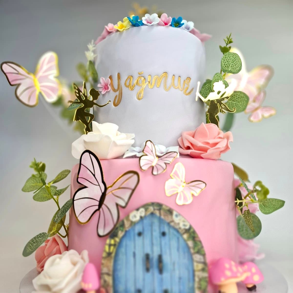 Wedding cake by Umay Cake