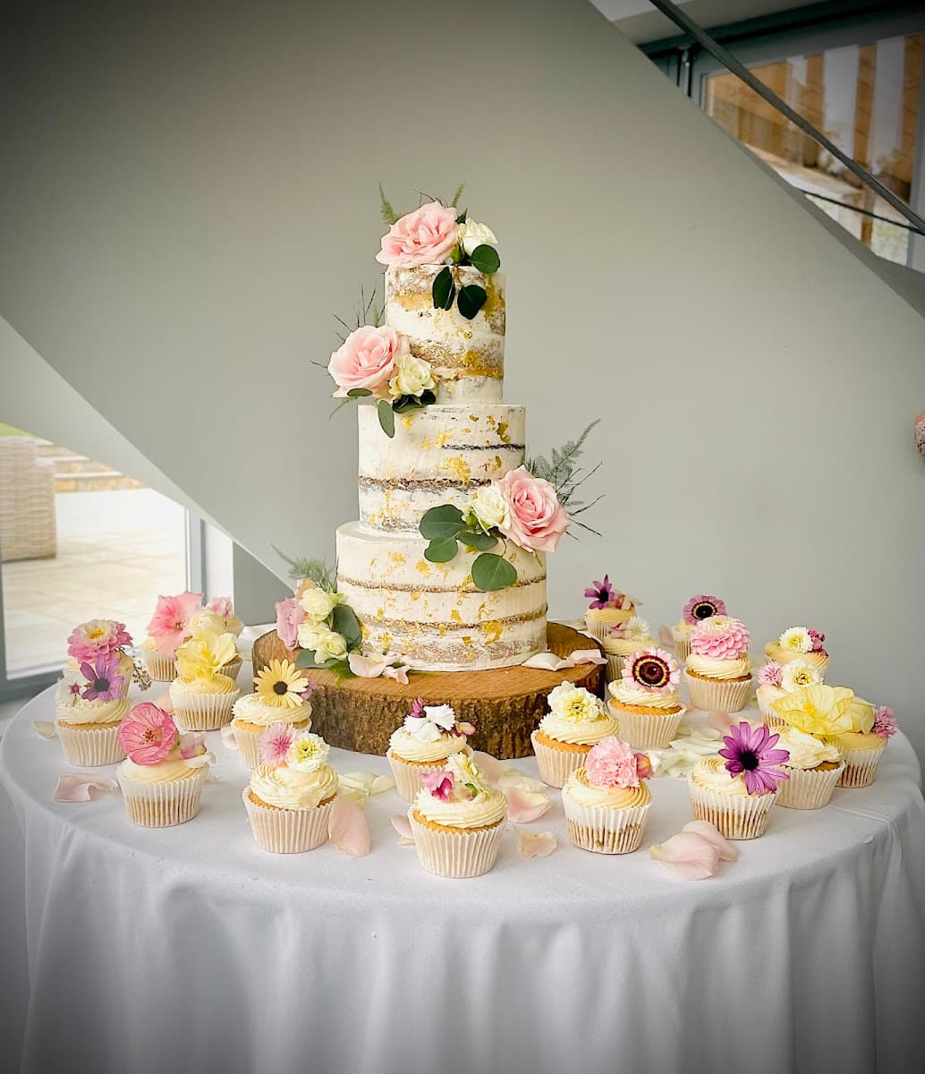 Wedding cake by The Pretty Cake Company