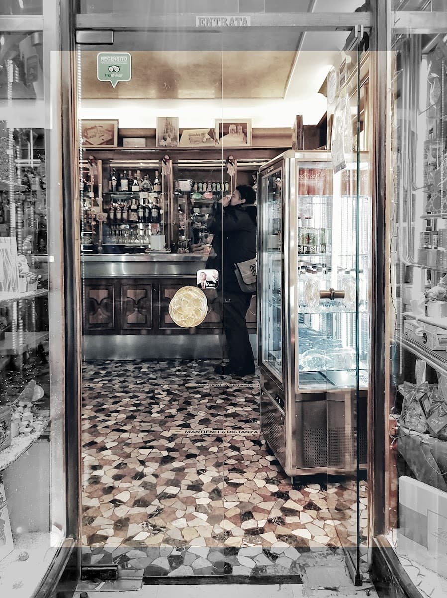 Wedding cake by Pasticceria Bar Martini Di Palombella Lorenzo