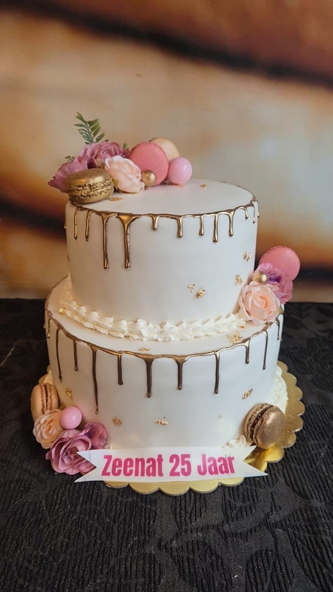 Wedding cake by Boulangerie & Patisserie Paris