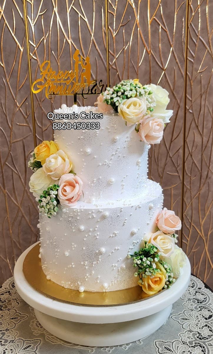Wedding cake by Queens Cakes