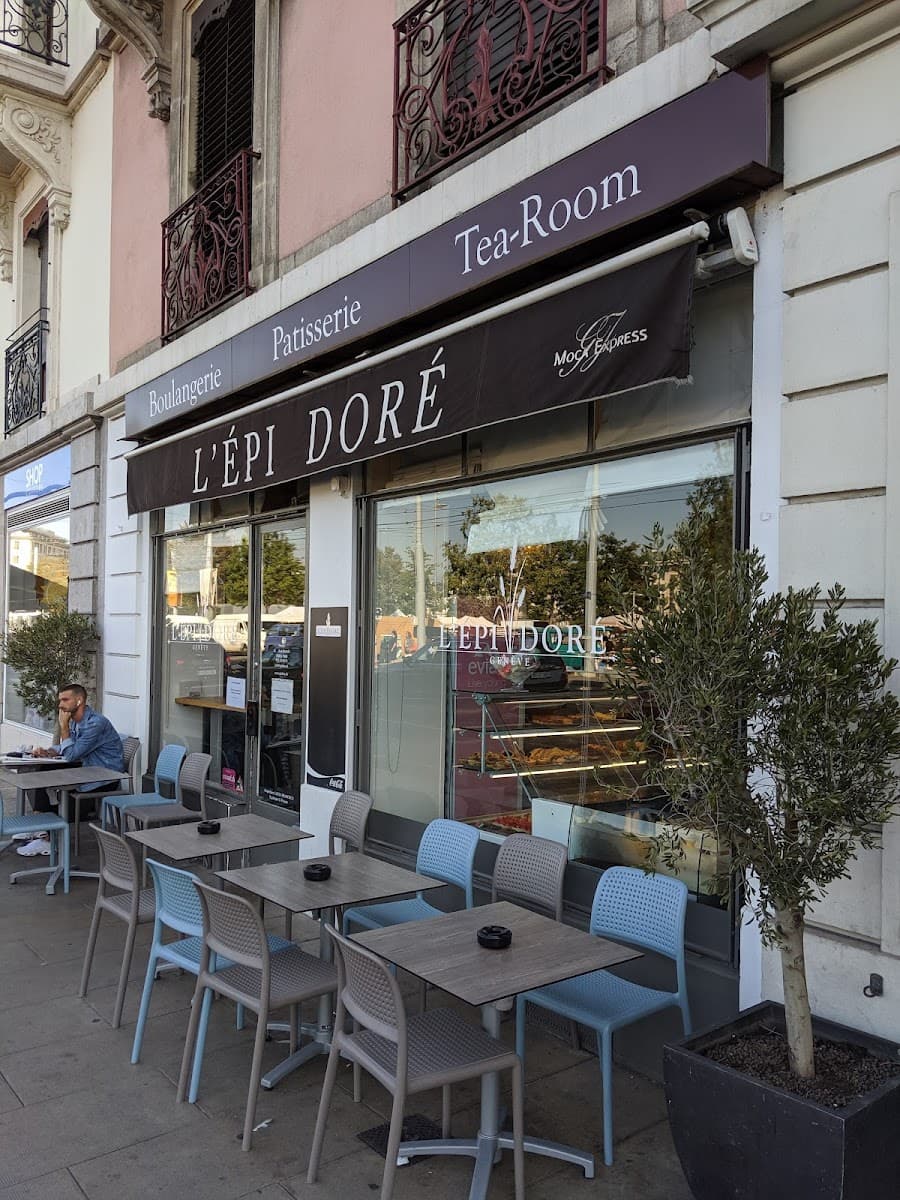 Wedding cake by L'Épi Doré Pâtisserie