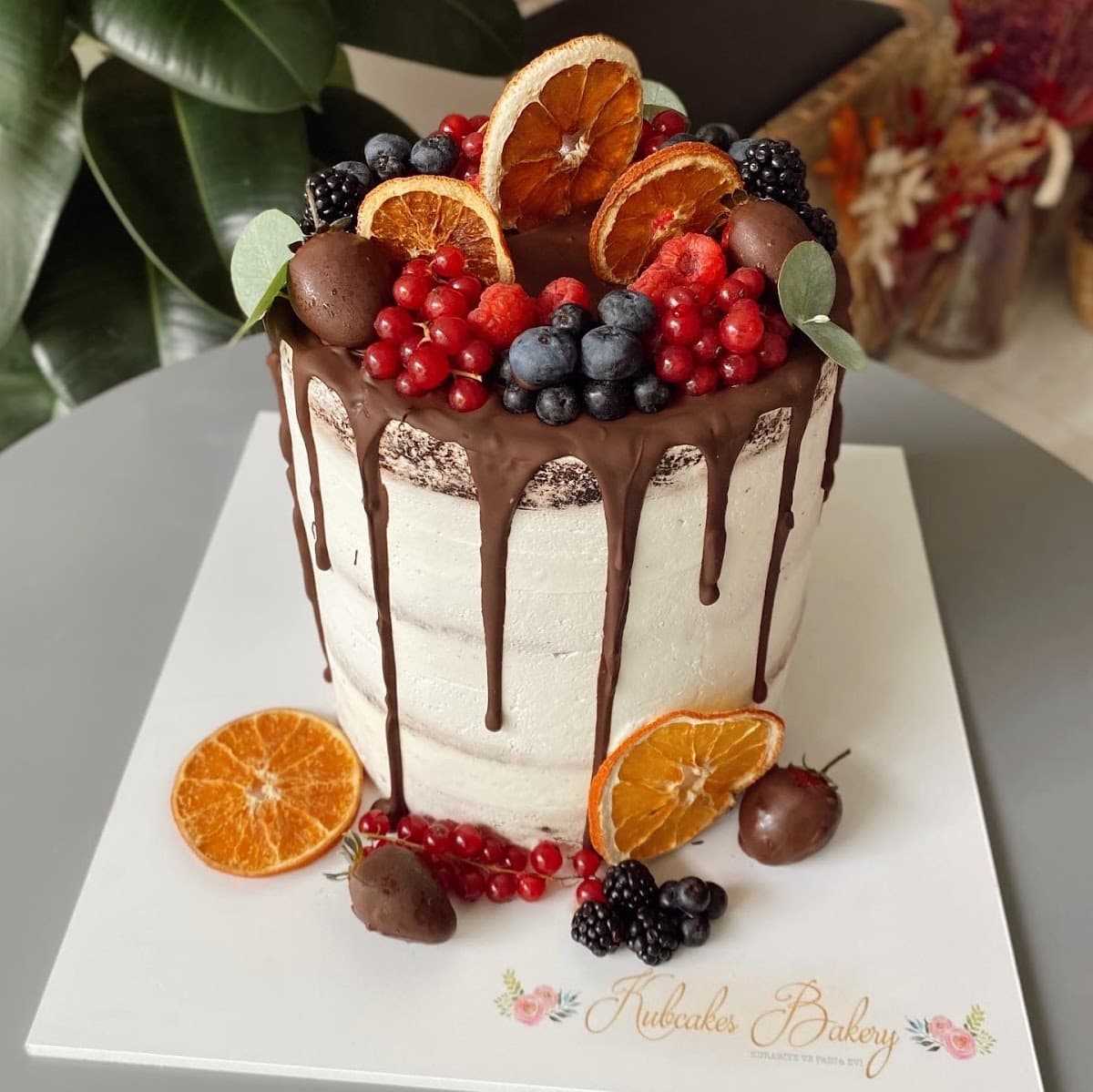 Wedding cake by kubcakesbakery