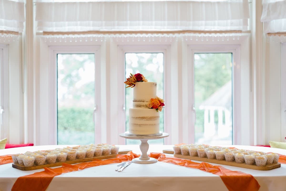 Wedding cake by Alice Hawker Cakes