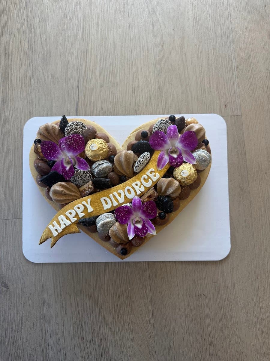Wedding cake by Tropicakes