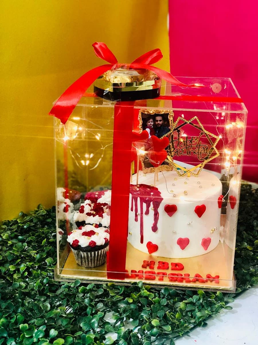 Wedding cake by Cake Palace