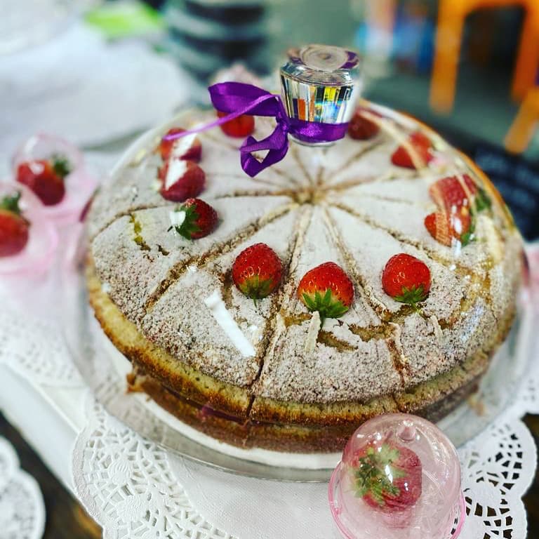 Wedding cake by Yummi Bakers