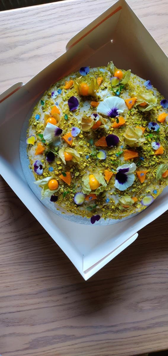 Wedding cake by That Old Chestnut