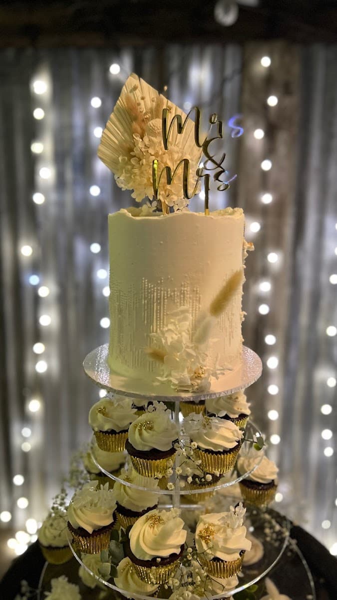 Wedding cake by Yum with Love
