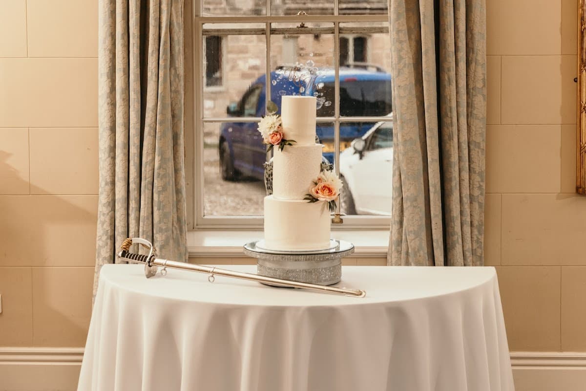 Wedding cake by LinnaCakes