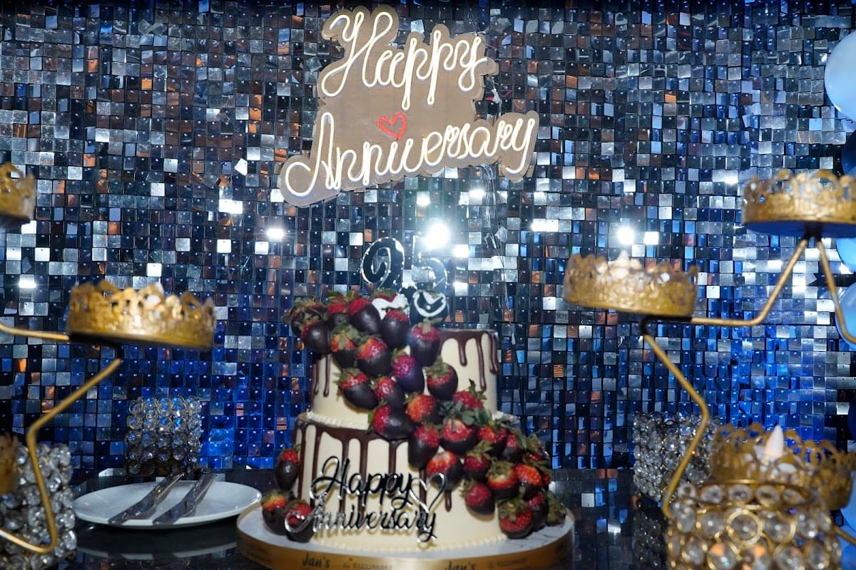 Wedding cake by JAN'S CUSTOM CAKES | PUNE