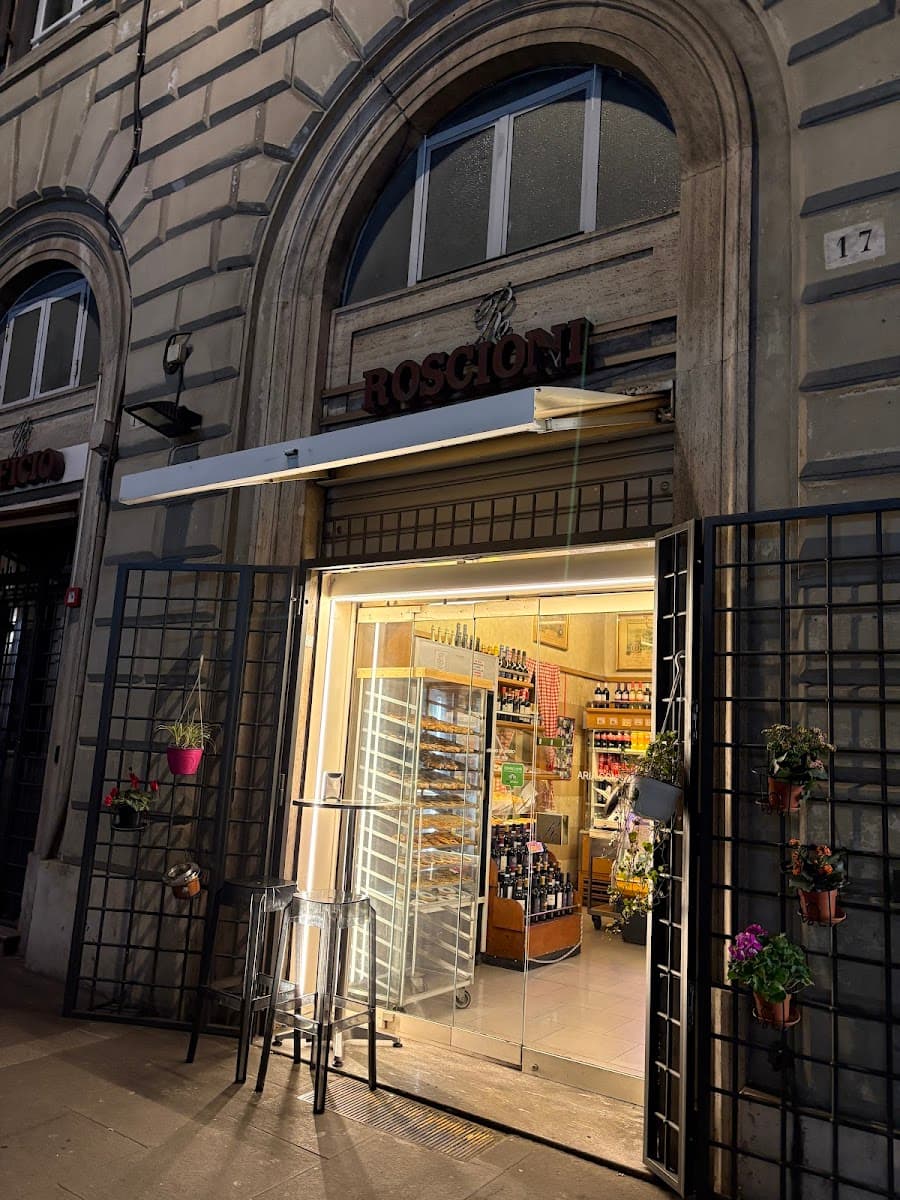 Wedding cake by Panificio Biscotteria Roscioni