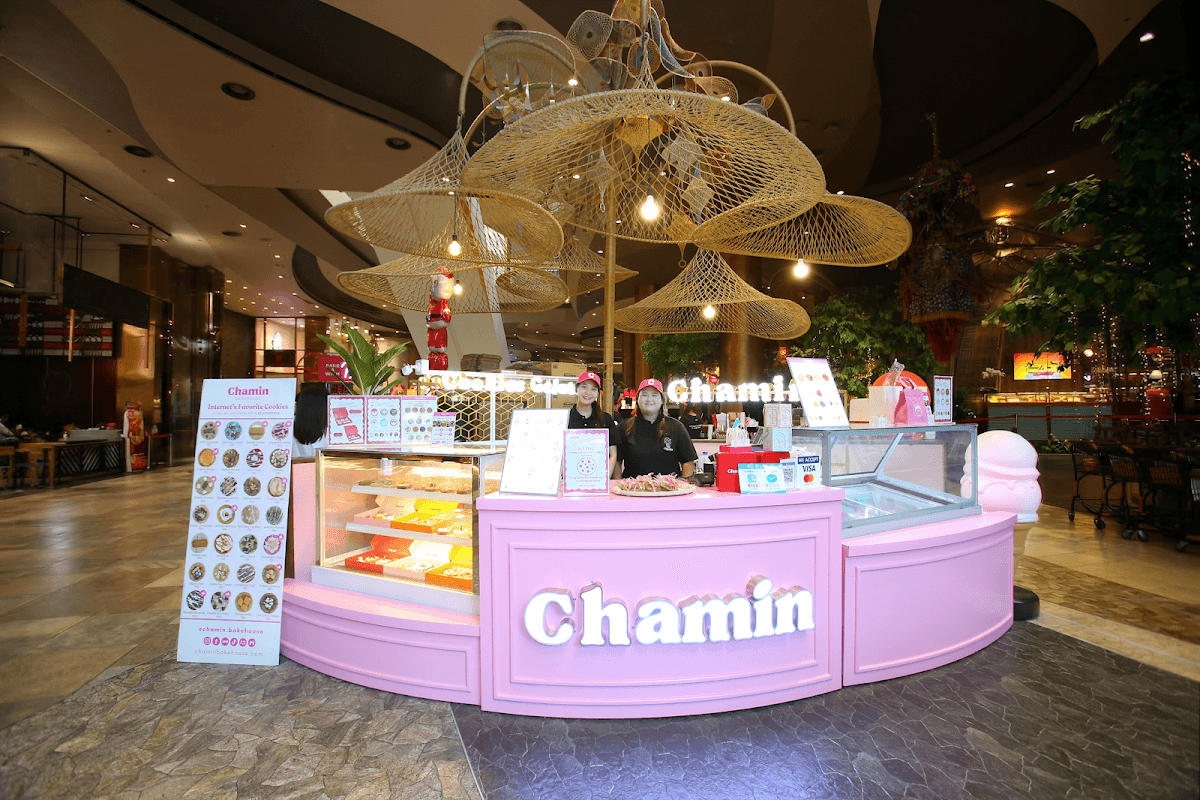 Wedding cake by Chamin Cookies & Gelato - ICONSIAM