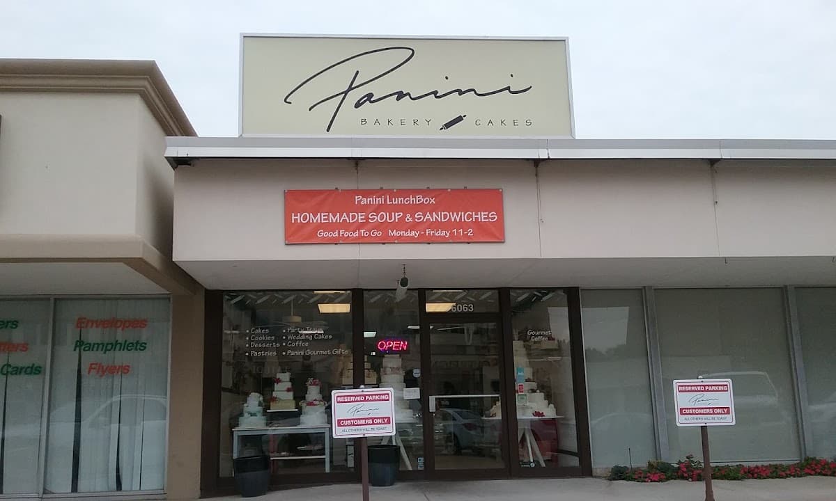 Wedding cake by Panini Bakery & Cakes