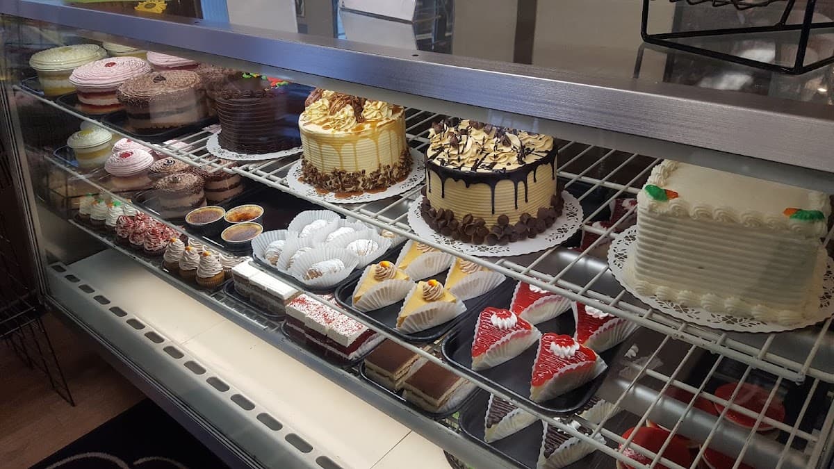 Wedding cake by Lyndell's Bakery