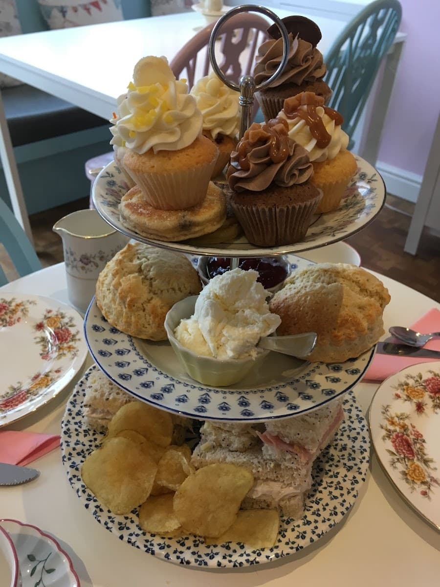 Wedding cake by Teacups and Cupcakes