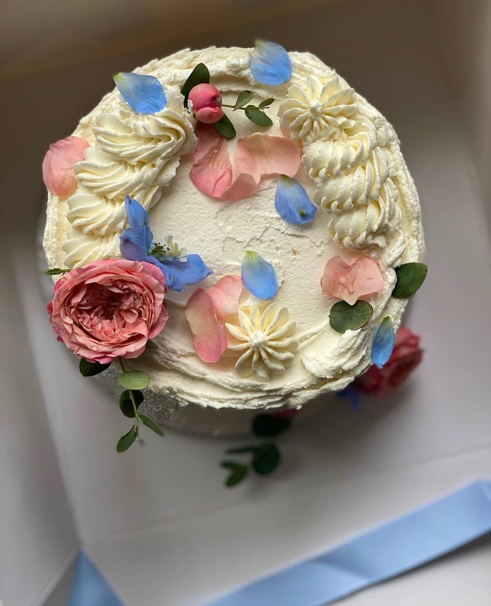 Wedding cake by Kake Bakery