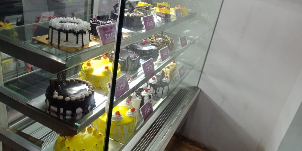 Wedding cake by MADHU CAKE SHOP