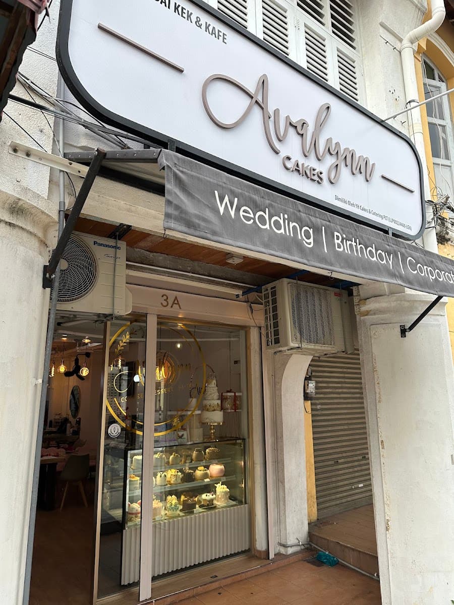 Wedding cake by Avalynn Cakes