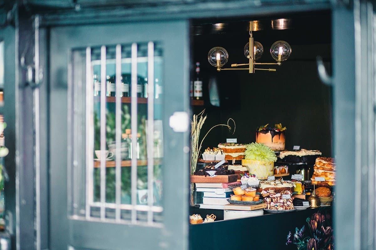 Wedding cake by Ahh Toots